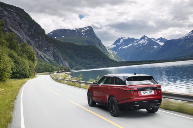 4x4Schweiz-News: Land Rover Range Rover Velar on road