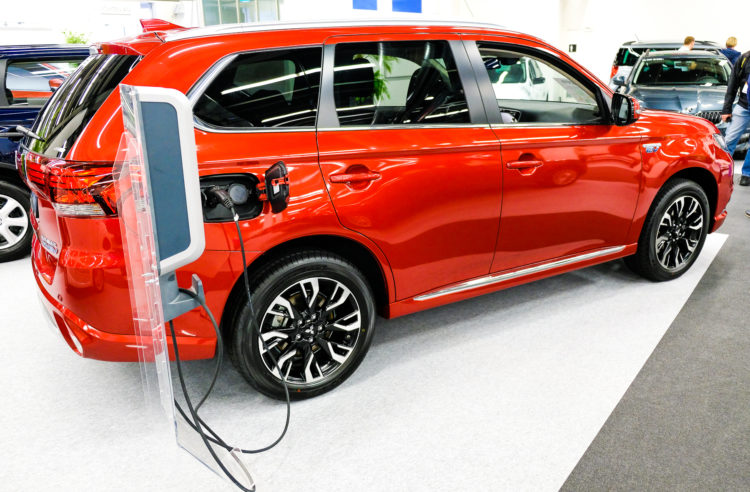 Der Mitsubishi Plug-in Hybrid Outlander an der Auto Basel, 2017