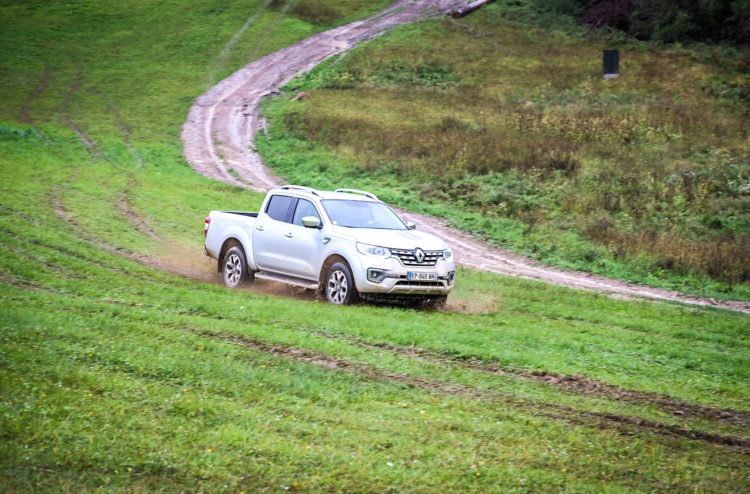 Renault Alaskan auf der Offroad-Teststrecke