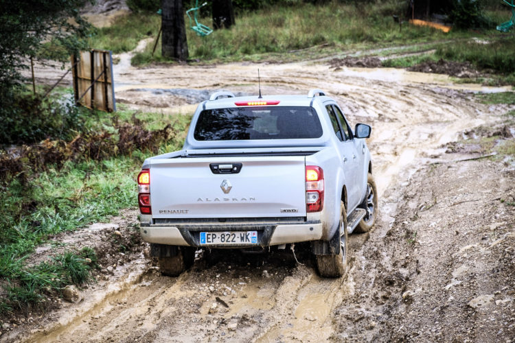 Renault Alaskan auf der Offroad-Teststrecke