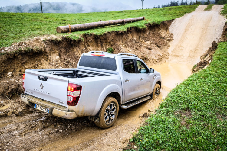 Renault Alaskan auf der Offroad-Teststrecke