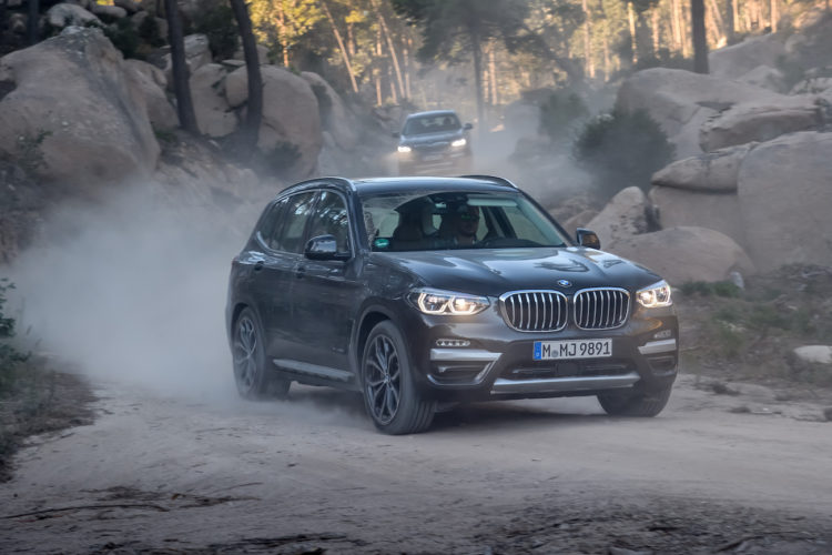 Nils Deparade von 4x4Schweiz im neuen BMW X3 30d