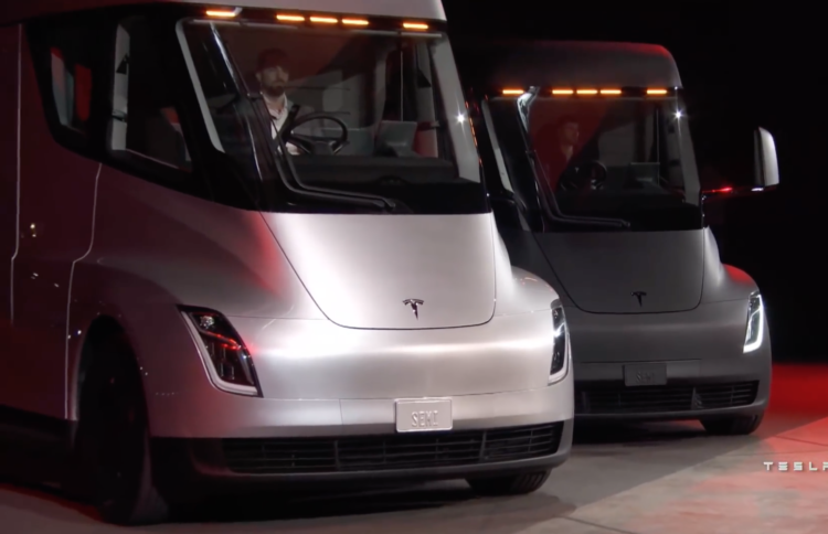 Tesla-Semi stehen auf der Bühne