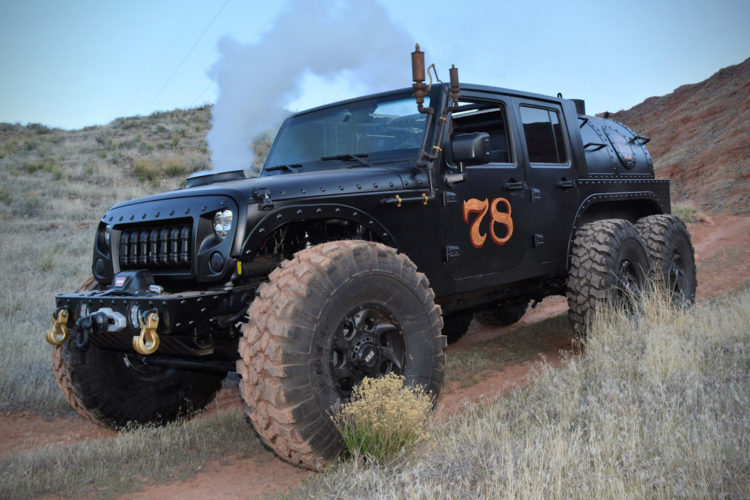 Jeep Wrangler Unlimited 6x6 Loco Hauk dampft und raucht