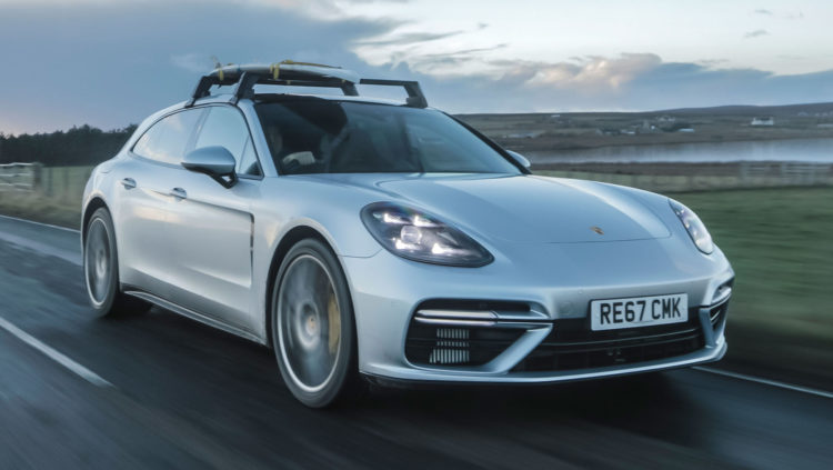 Porsche Panamera Turbo Sport Turismo auf Strasse