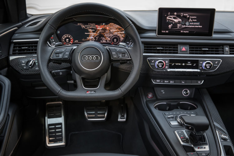 Audi RS 4 Avant Cockpit