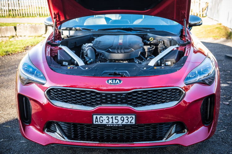 Kia Stinger GT, rot metallic, Motorblock