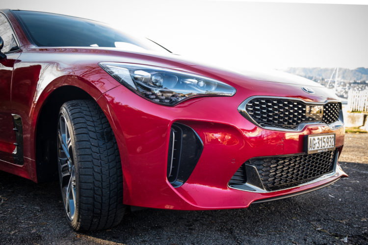 Kia Stinger GT, rot metallic, Front