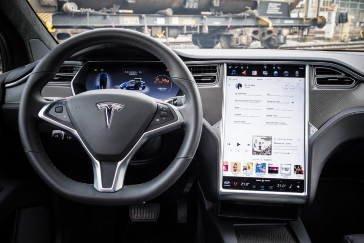 Tesla Model X 100D, Cockpit