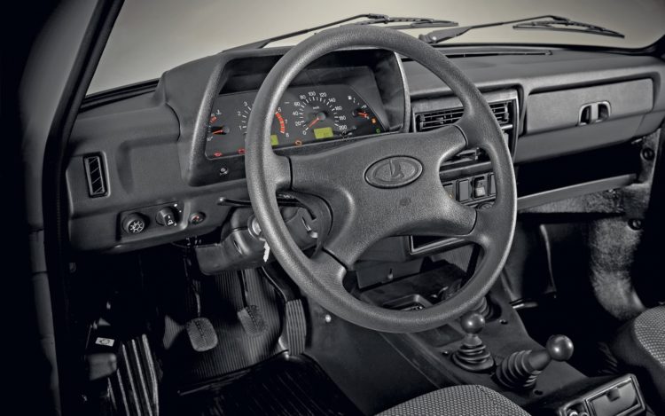 Lada 4x4 5-Türer Cockpit