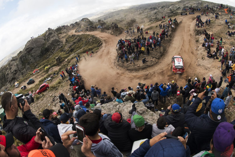 Kris Meeke (GBR) auf dem Track