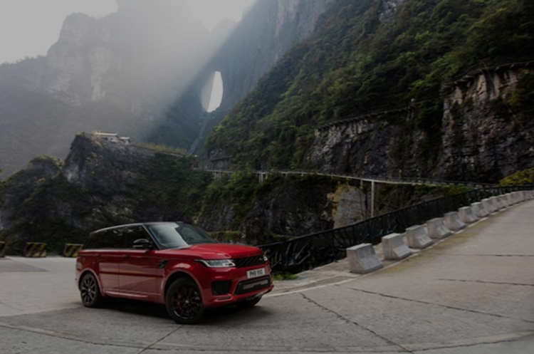 Range Rover Sport fährt die 99 Haarnadelkurven auf den Tianmen Gebirgspass