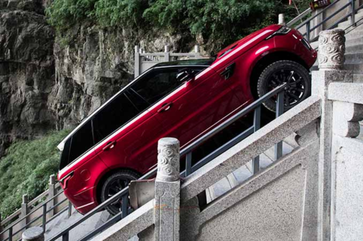 Range Rover Sport fährt die 999 Stufen zum Heaven’s Gate