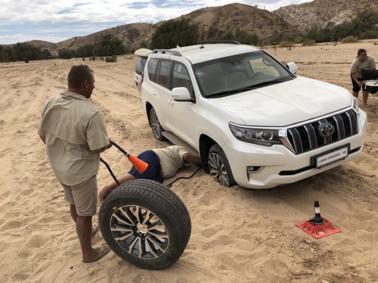 Toyota Land Cruiser mit Platten