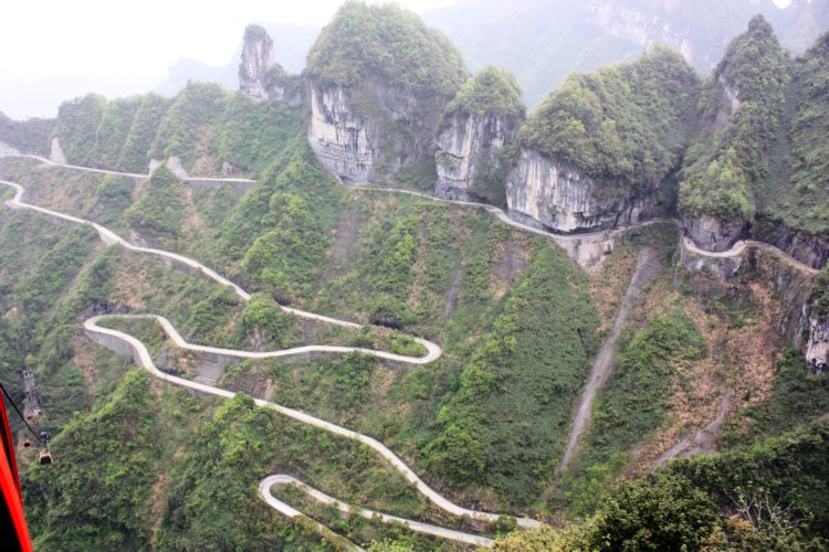 Der Tianmen Gebirgspass in der chinesischen Provinz Hunan