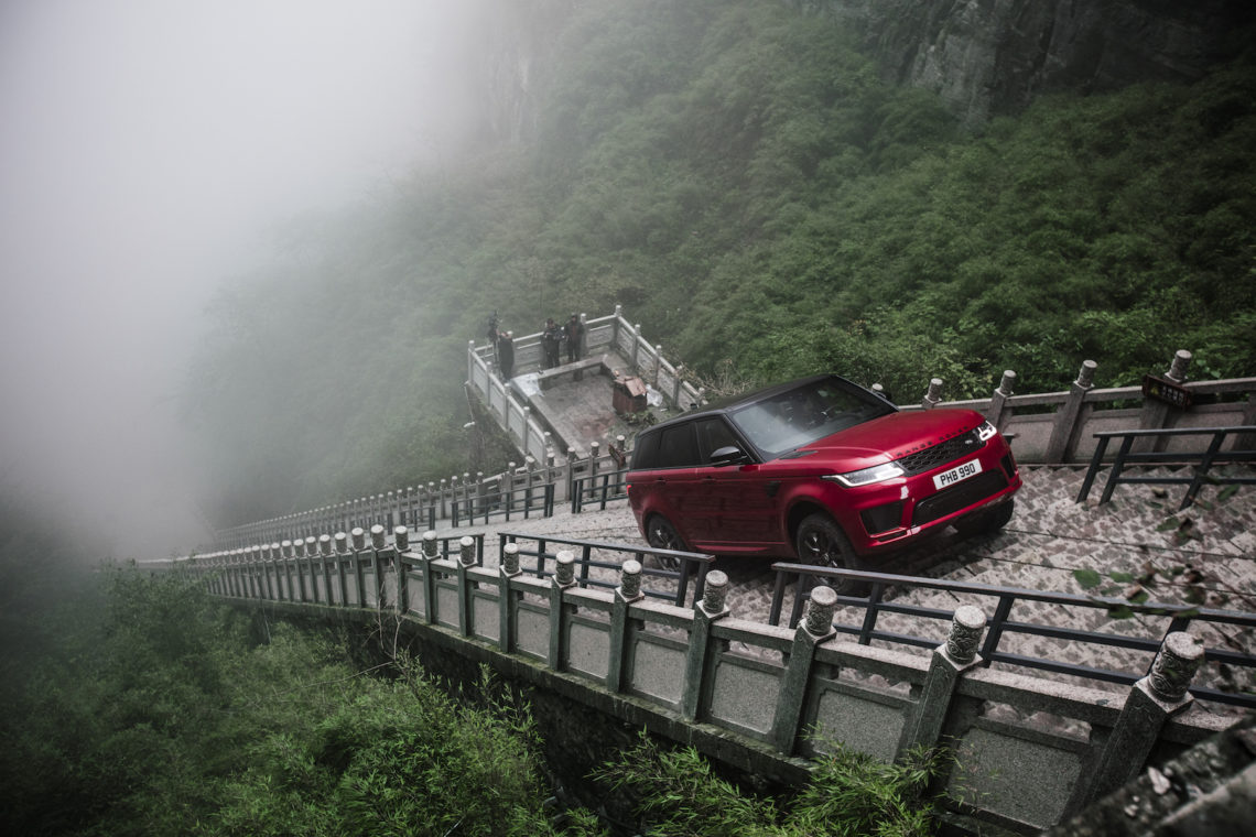 Range Rover Sport fährt die 999 Stufen zum Heaven’s Gate