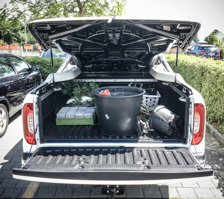 Mercedes-Benz X-Klasse 250d mit beladener Brücke