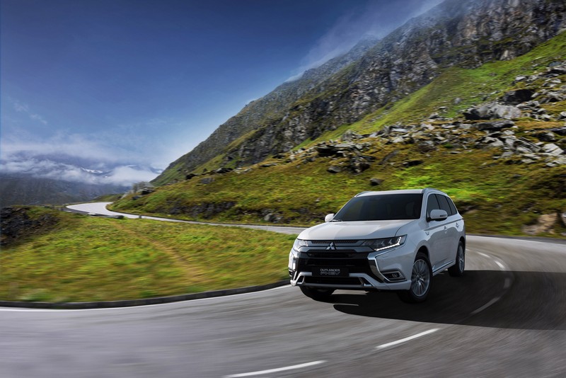 Mitsubishi Outlander PHEV: Der kann sogar Kaffee machen!