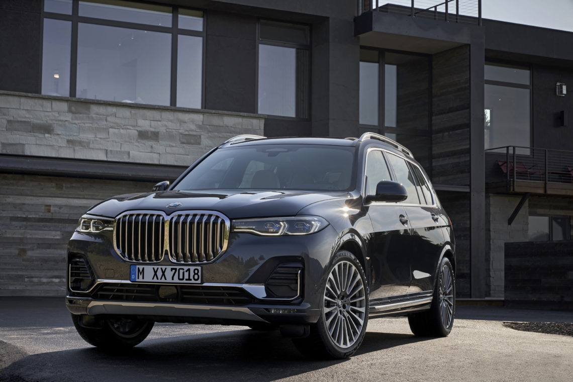 BMW X7 schräg vorne