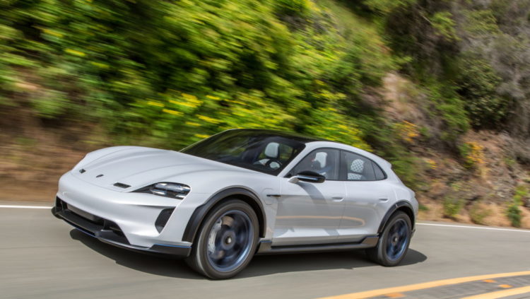 Porsche E Mission Cross Turismo von der Seite