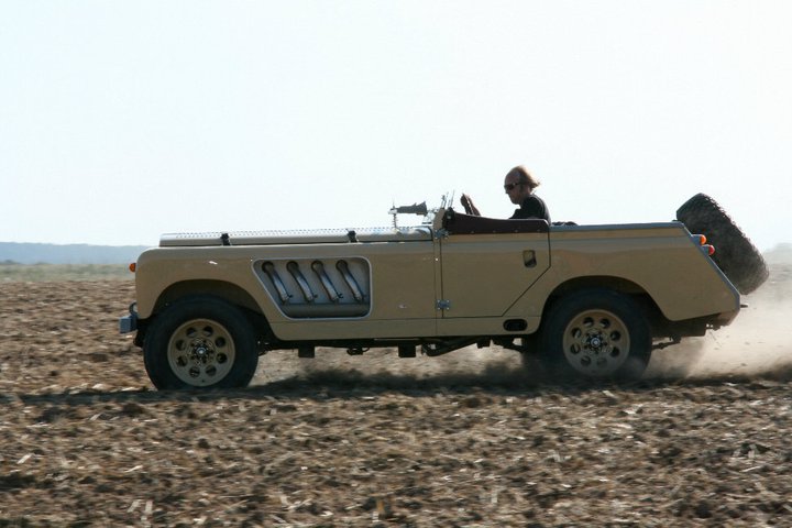 Land Rover Bell Aurens Longnose – der Wüsten-Rennboot-Off-Roadster