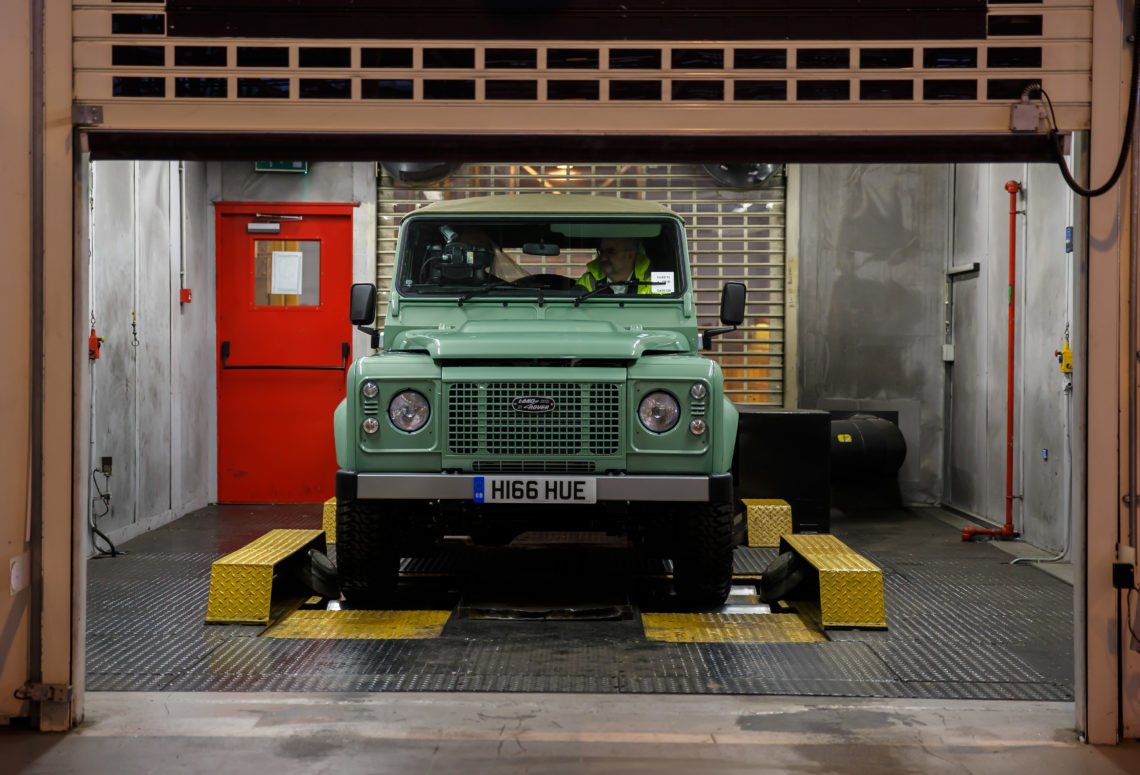 Letzter Land Rover Defender Heritage wird versteigert