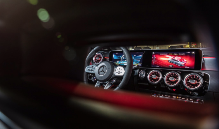 Mercedes-AMG CLA 35 4MATIC Cockpit