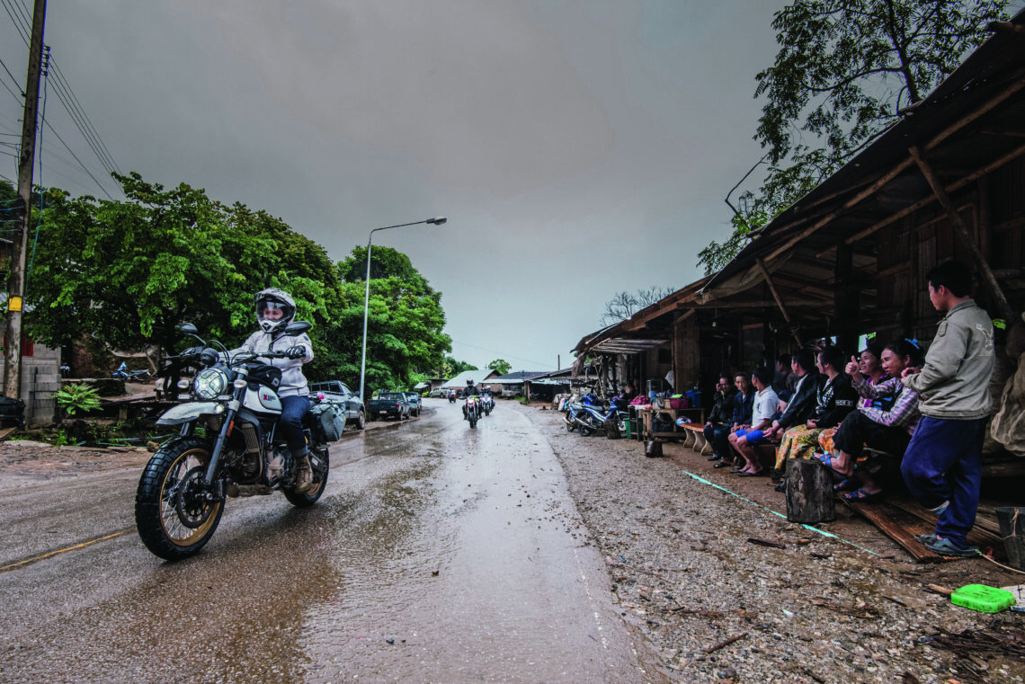 Aufregende Trails und glückliche Menschen in Thailand