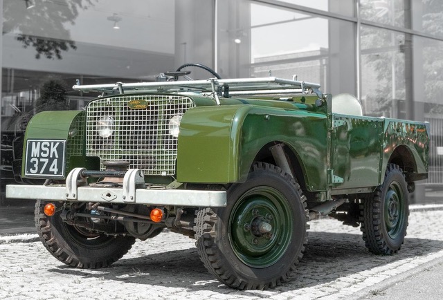 Land Rover 80 Serie I Plane/ Spriegel “Lights behind the grill”