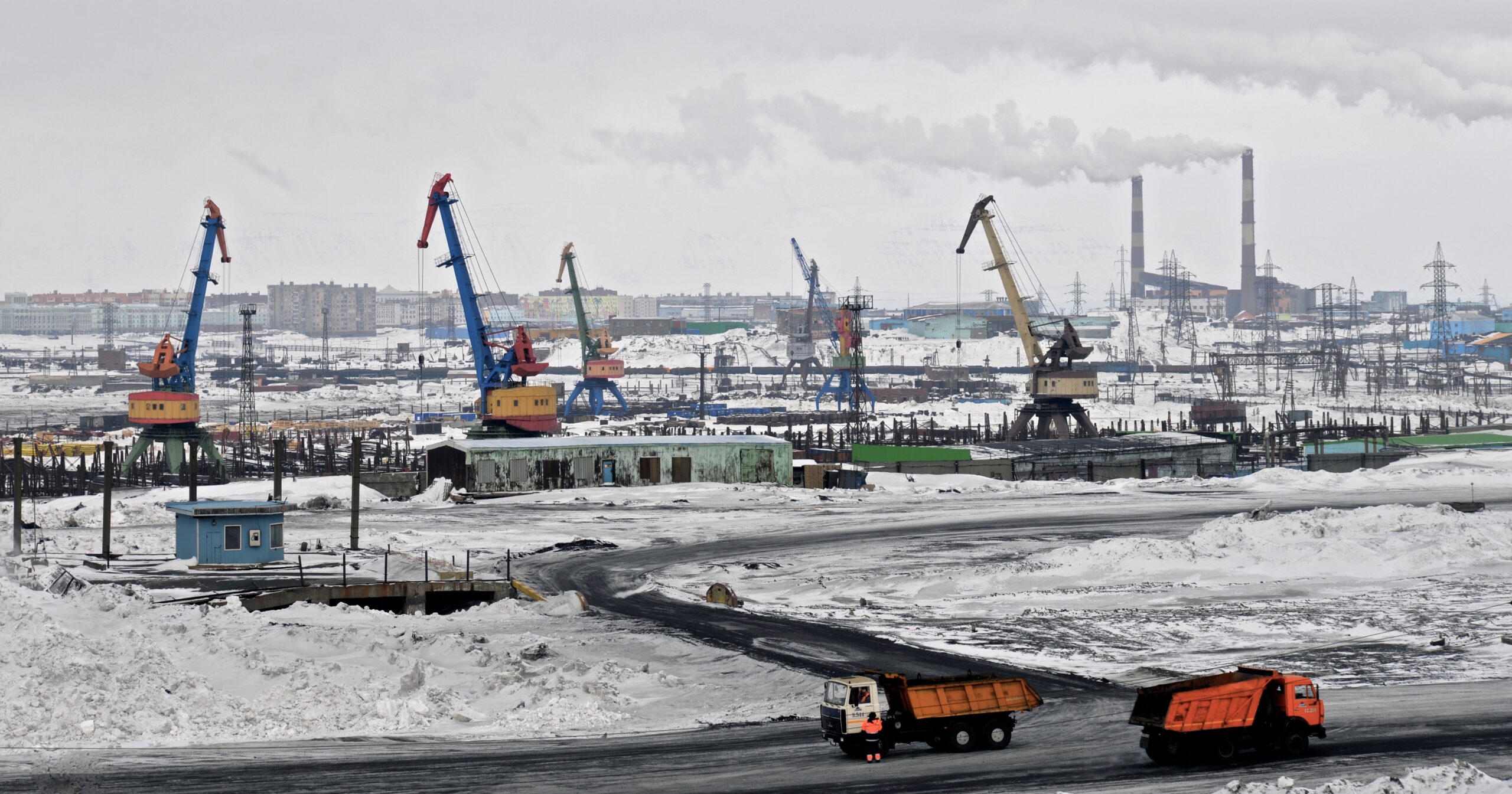 Norilsk. Die Nickelindustrie hat die Grossstadt immer noch fest in der Hand. Verschmutzung und ein Flair wie aus Sowjetzeiten sind die bleibenden Eindrücke.