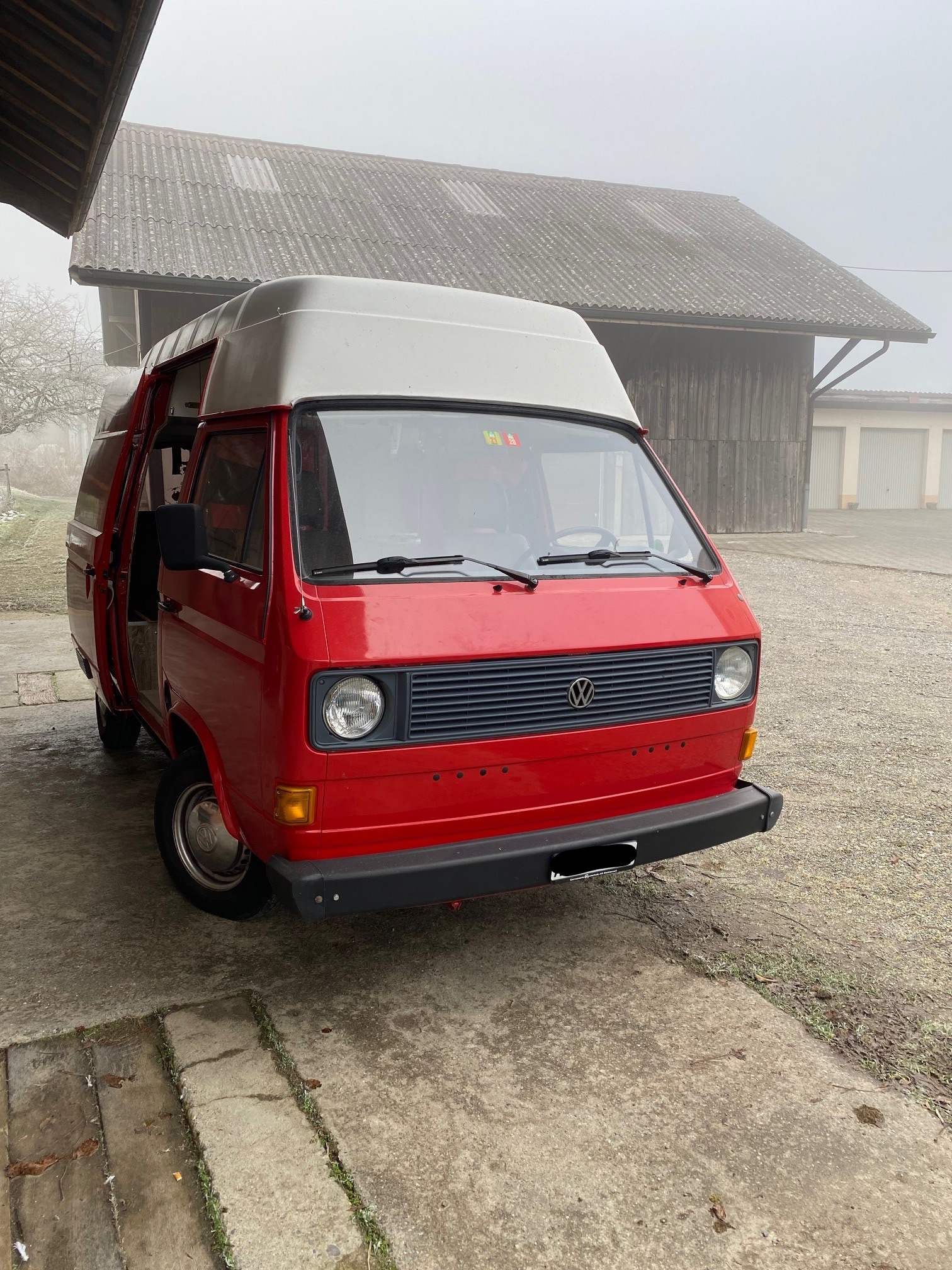Roter VW T3 Typ 2