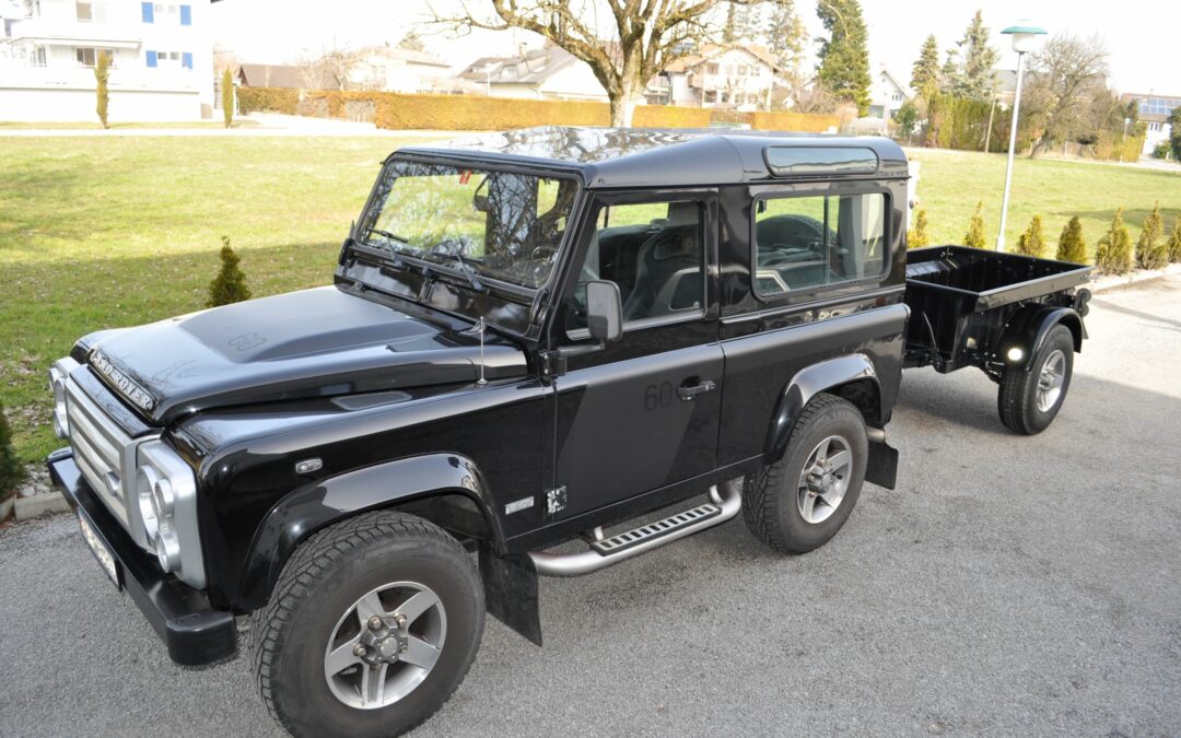 Defender 90 SW 2.4 Tdc SVX 60 Jahre Modell mit SVX Anhänger