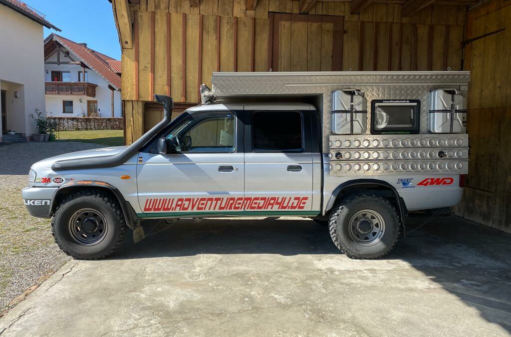 Mazda Off-Road Pick up Camper