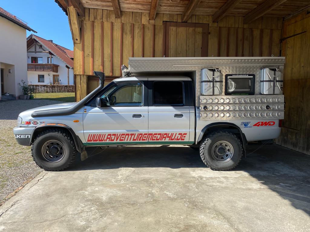 Mazda Off-Road Pick up Camper