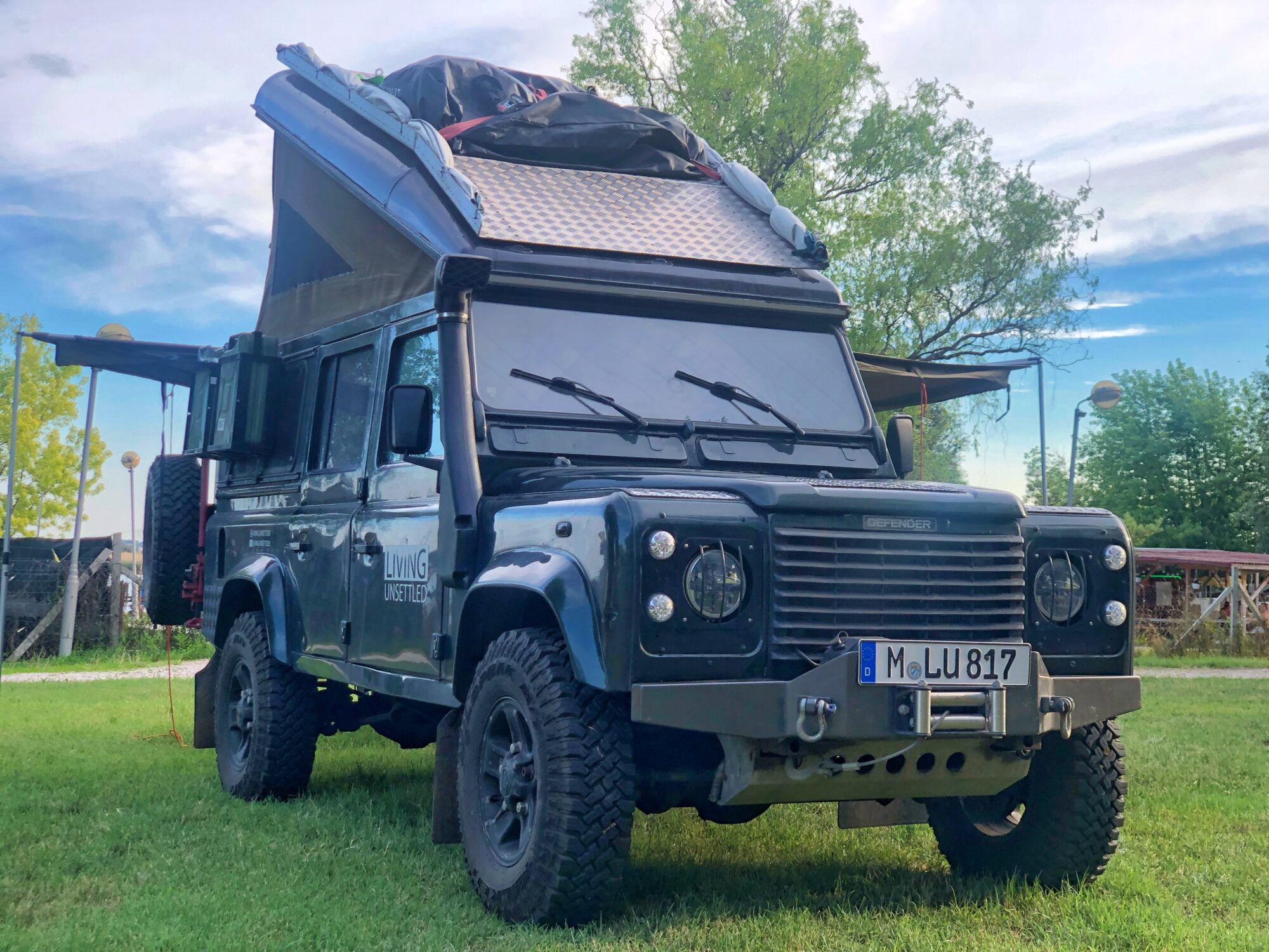 Land Rover Defender 110 TDi Camper mit Hubdach – Expeditionsmobil