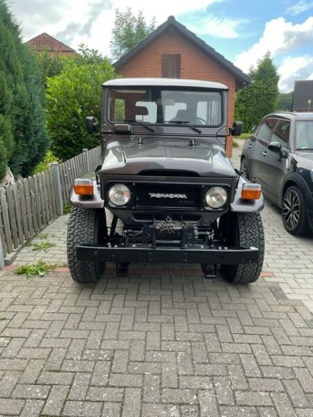 Wunderschöner grundsanierter Toyota BJ 40 mit original Seilwinde und Servolenkung