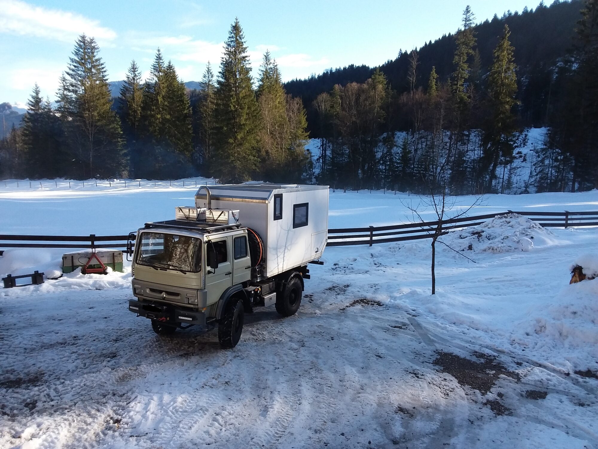 Renault M150 Expeditionsmobil, autark, kompakt, 4 Sitzplätze