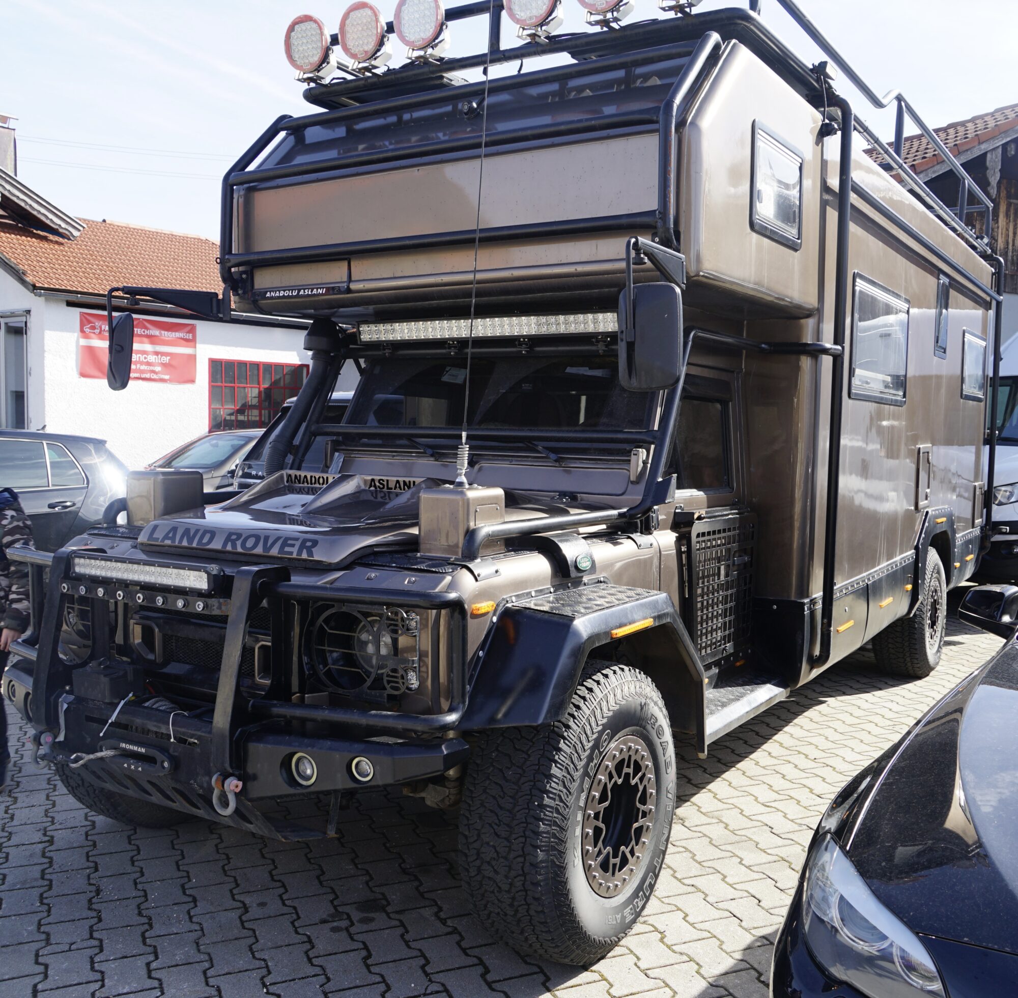 Land Rover Defender World Camper Einzelstück