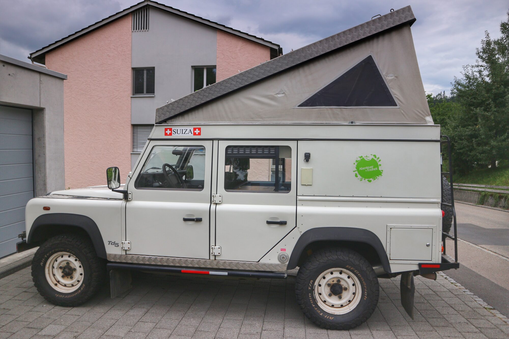 Land Rover Defender 110 Td5, Top-Zustand mit Aufstelldach