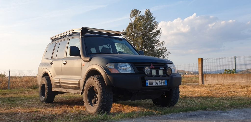 Mitsubishi Pajero 3,2 DI-D Elegance Offroad-Umbau - 4x4Schweiz