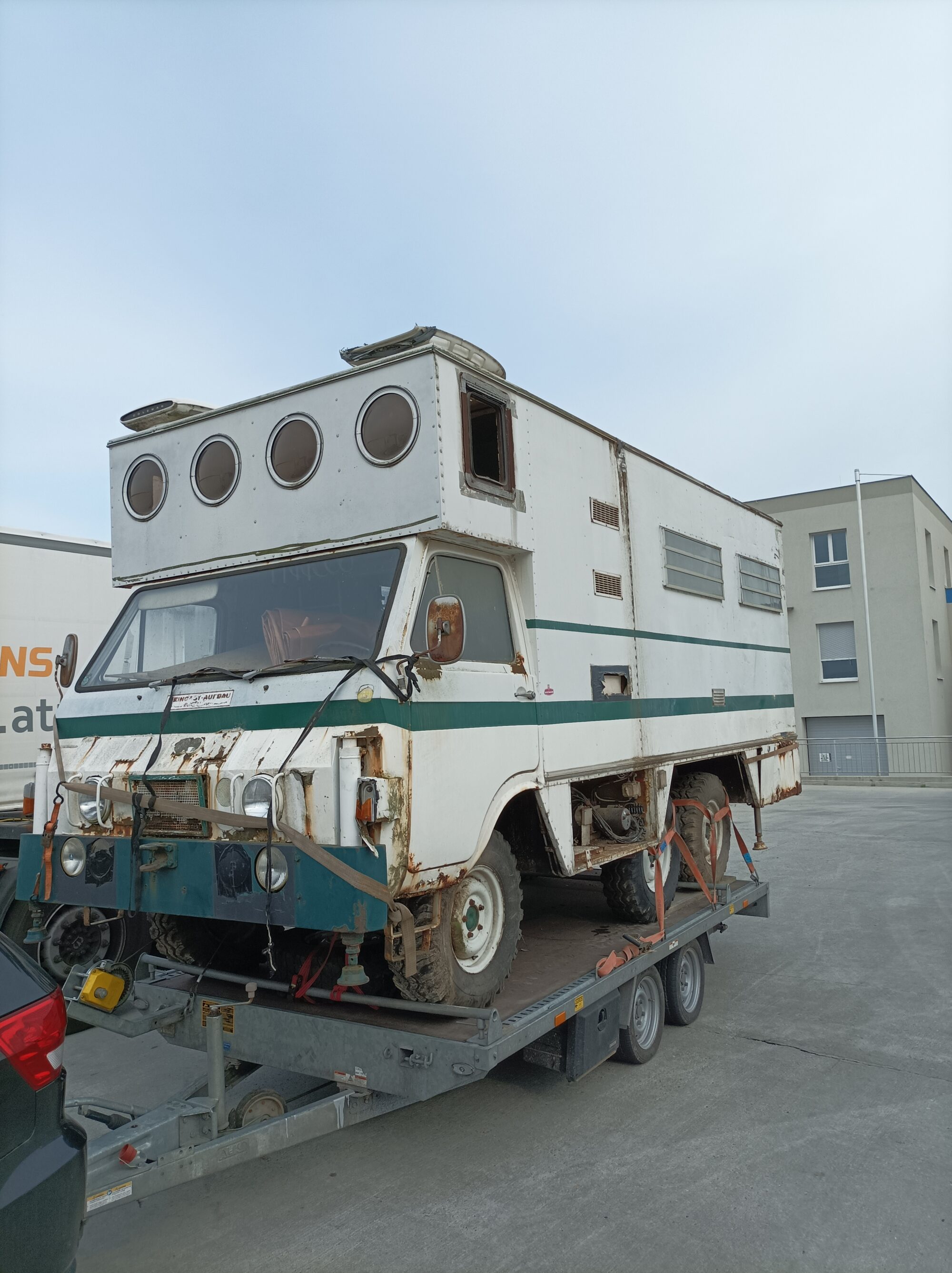 Pinzgauer 6×6 mit Meingast Aufbau