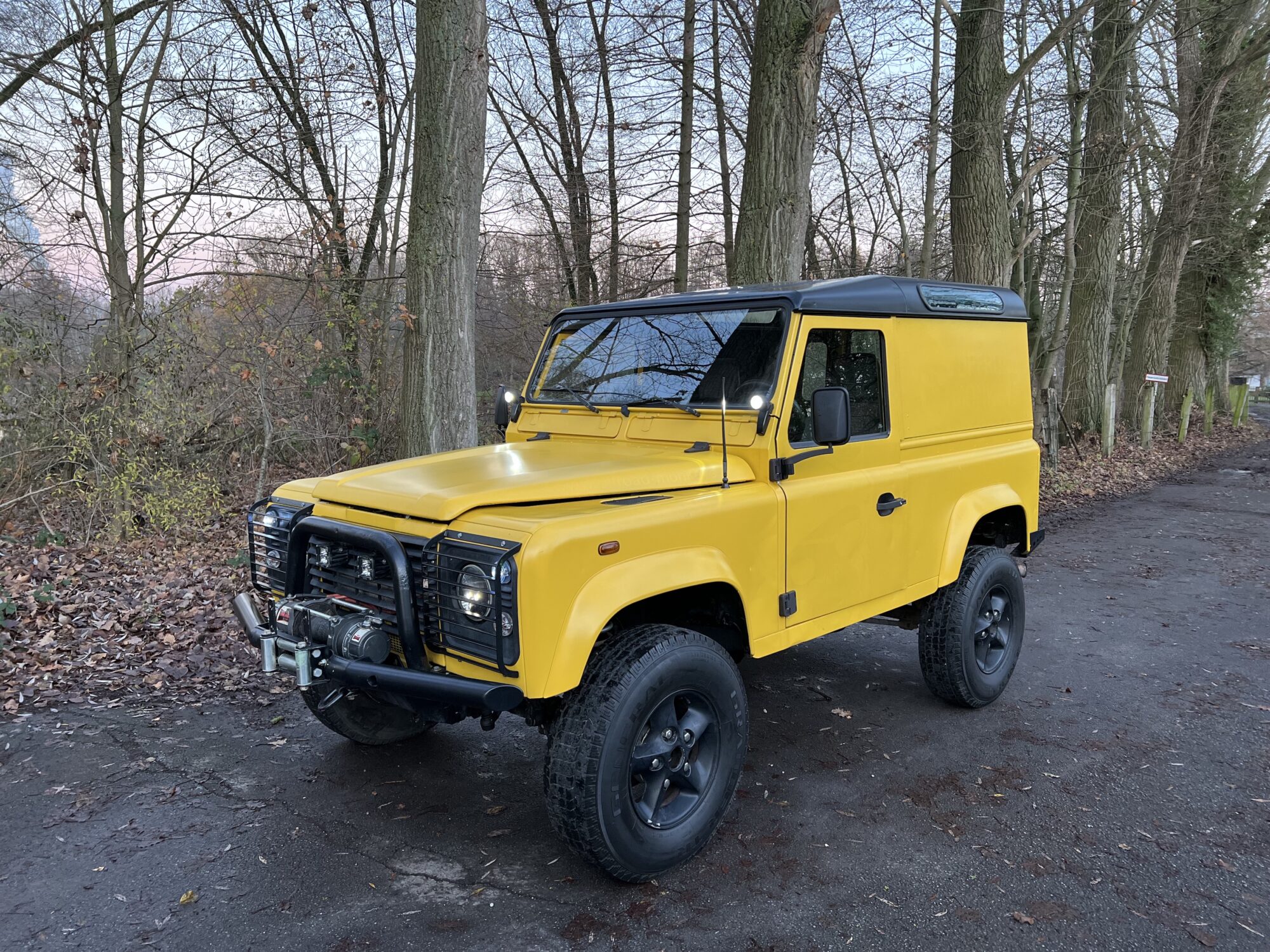 LAND ROVER Defender 90 Td5 HT ***ZUBEHÖR*** - 4x4Schweiz