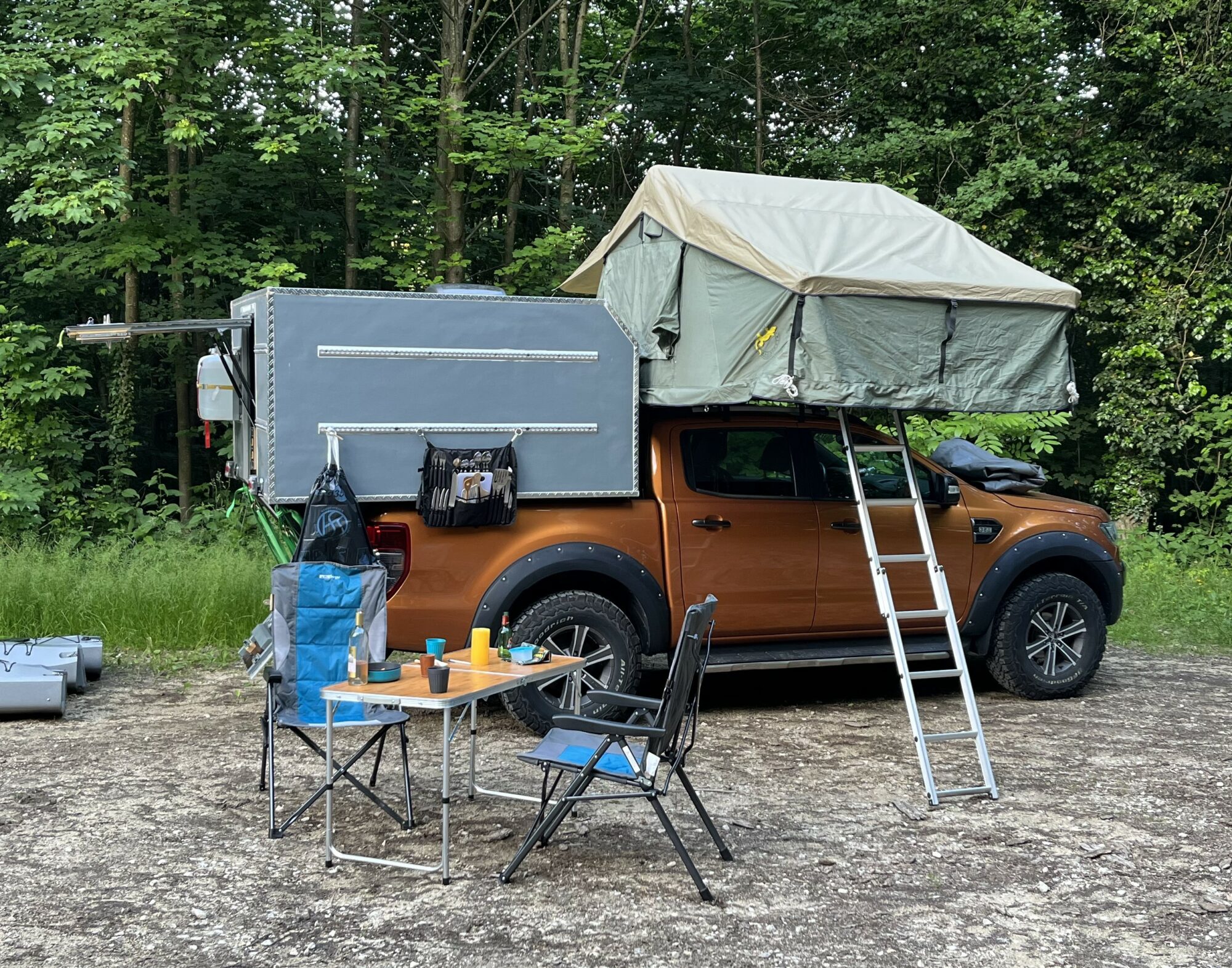 Ford Ranger 4×4 Camper mit Wohnkabine und Dachzelt