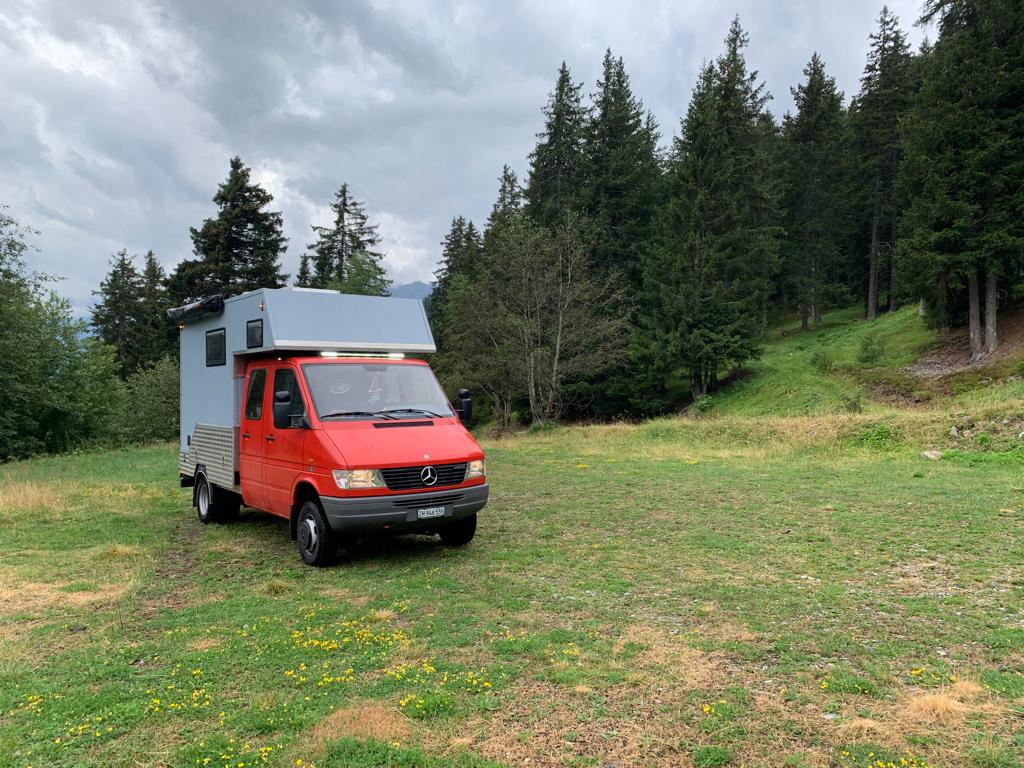 Mercedes-Benz 4×4 Camper mit Wohnkabine