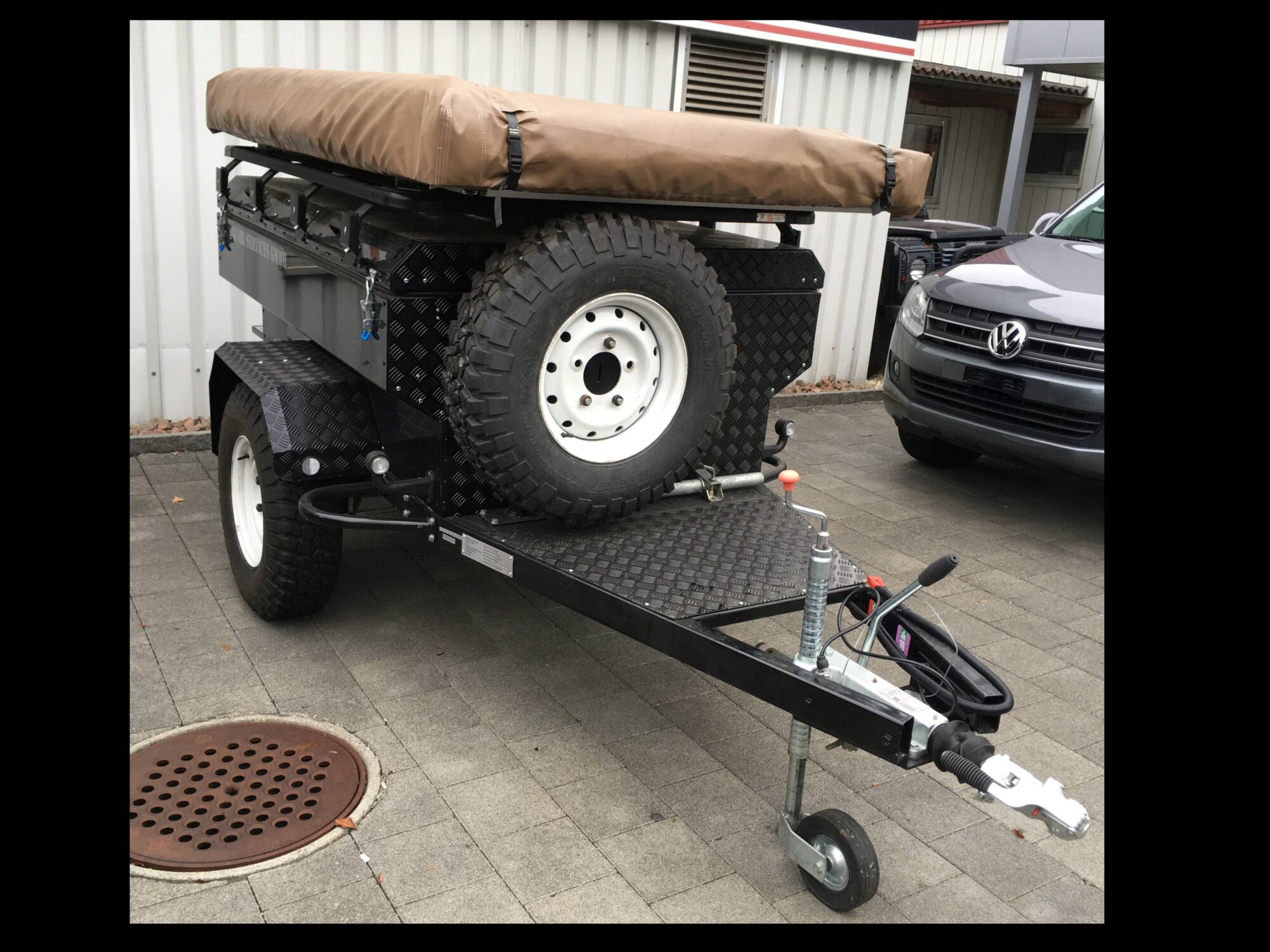 Offroad Trailer mit Dachzelt Eezi-Awn Globe Drifter
