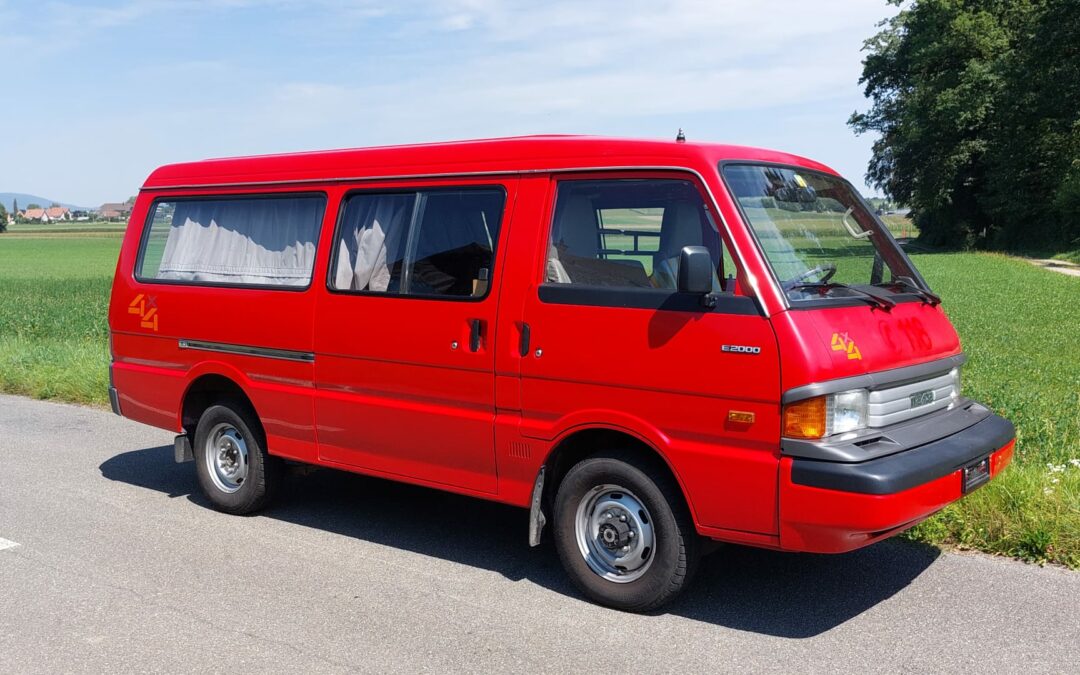 Mazda E 2000 4×4 Bus