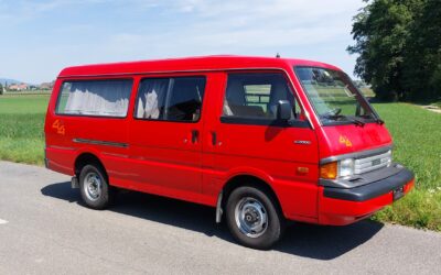 Mazda E 2000 4×4 Bus
