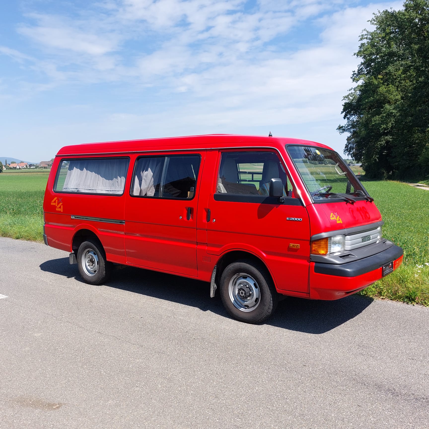 Mazda E 2000 4×4 Bus