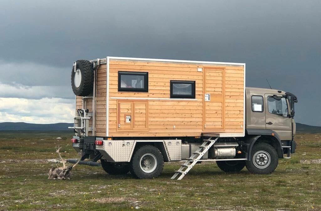 Mercedes-Benz Expeditionsmobil aus natürlichen Materialien