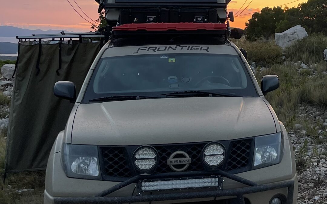 Nissan Navara D40 Reisefahrzeug mit Hubdach